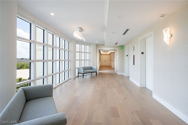 8111 Bay Colony DR 302, Naples, FL 34108