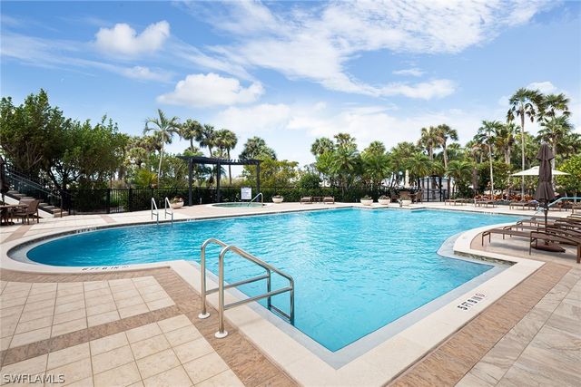 8111 Bay Colony DR 302, Naples, FL 34108