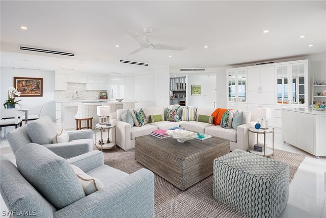 8111 Bay Colony DR 302, Naples, FL 34108