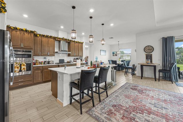 1085 Haywagon Trail, Loxahatchee, FL 33470