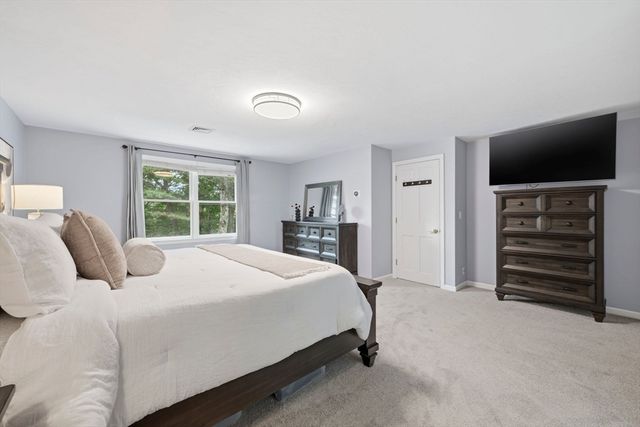 25 North St, Hopkinton, MA 01748