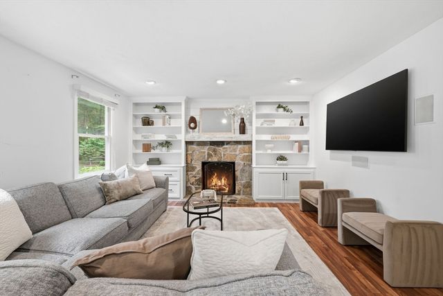 25 North St, Hopkinton, MA 01748
