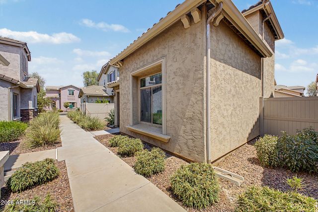 2163 W SCULLY Drive, Phoenix, AZ 85023