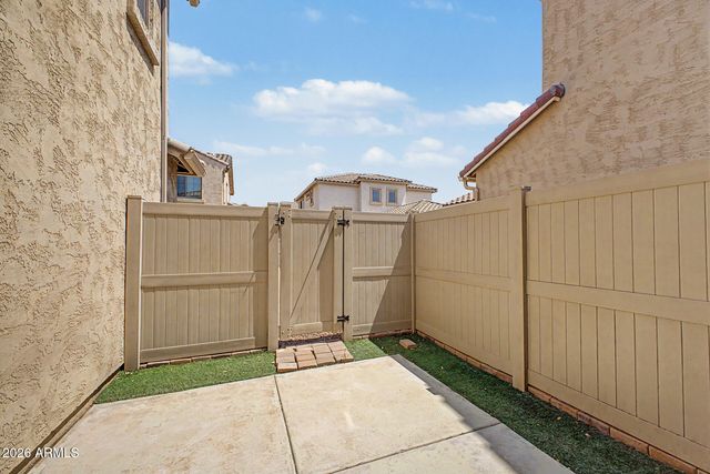 2163 W SCULLY Drive, Phoenix, AZ 85023
