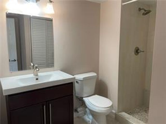 158 Lakeview Drive, Weston, FL 33326