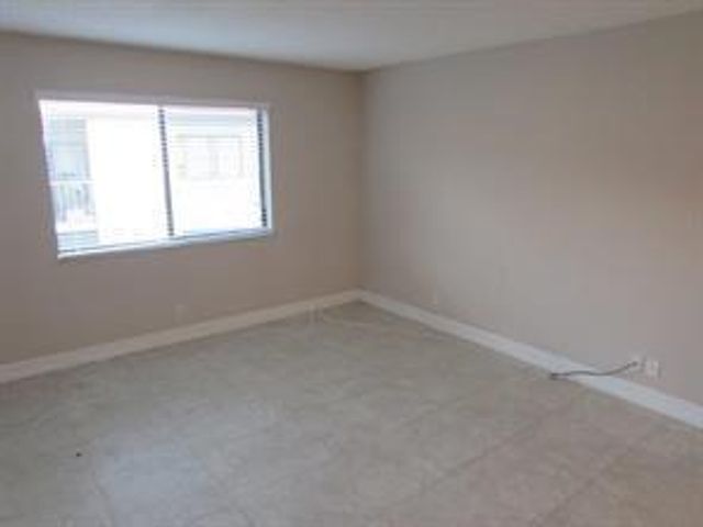 158 Lakeview Drive, Weston, FL 33326