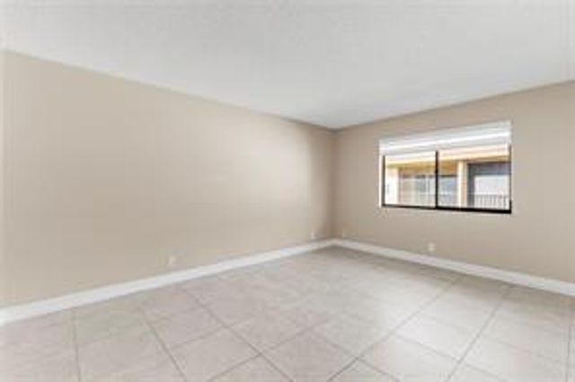 158 Lakeview Drive, Weston, FL 33326