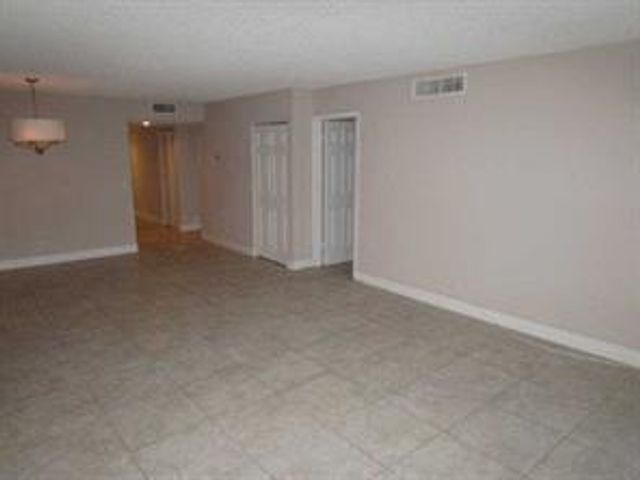 158 Lakeview Drive, Weston, FL 33326