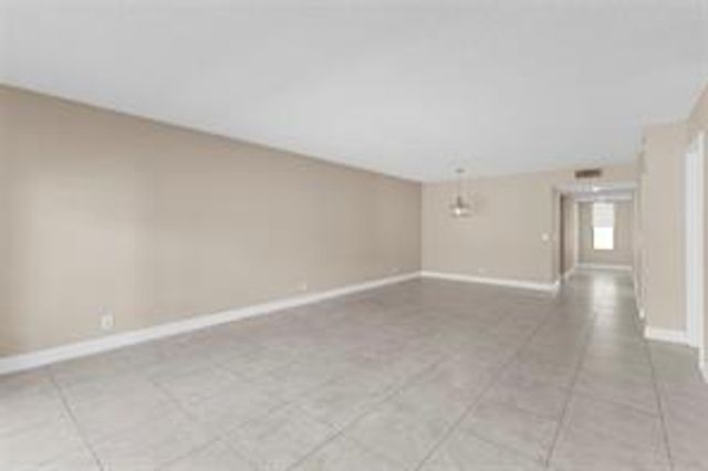 158 Lakeview Drive, Weston, FL 33326