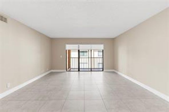 158 Lakeview Drive, Weston, FL 33326