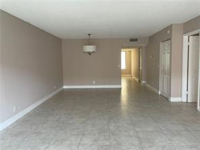 158 Lakeview Drive, Weston, FL 33326