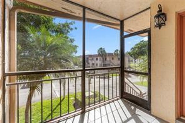 158 Lakeview Drive, Weston, FL 33326