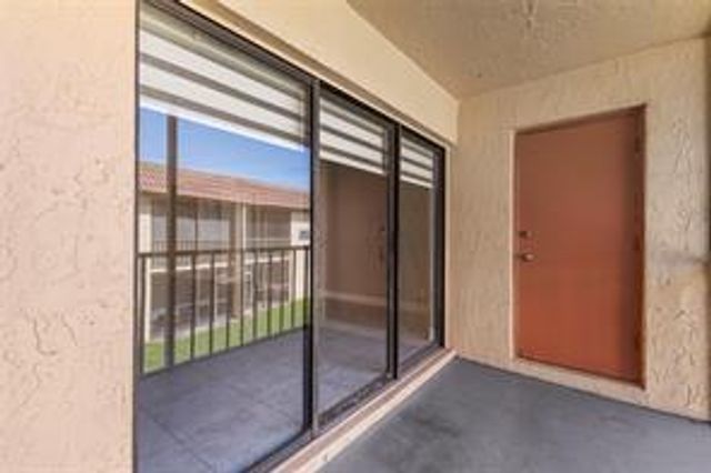 158 Lakeview Drive, Weston, FL 33326