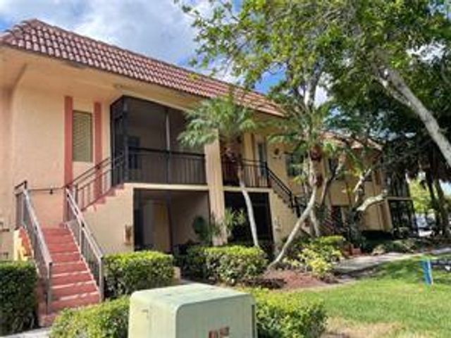 158 Lakeview Drive, Weston, FL 33326