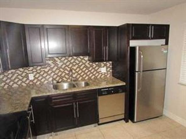 158 Lakeview Drive, Weston, FL 33326