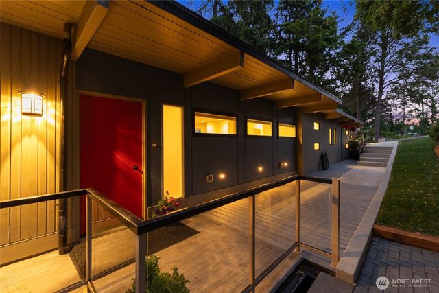 2003 82nd Avenue SE, Mercer Island, WA 98040