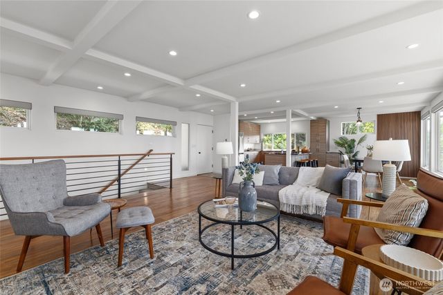 2003 82nd Avenue SE, Mercer Island, WA 98040