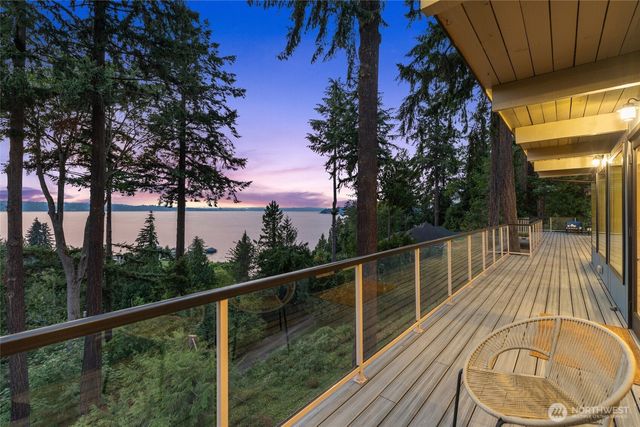 2003 82nd Avenue SE, Mercer Island, WA 98040