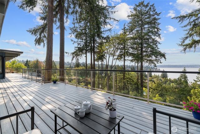 2003 82nd Avenue SE, Mercer Island, WA 98040