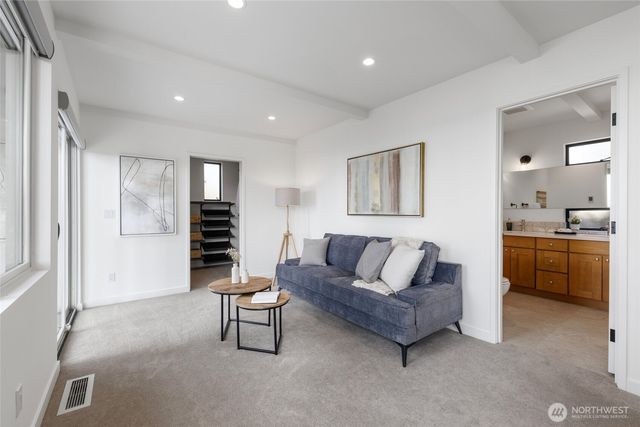 2003 82nd Avenue SE, Mercer Island, WA 98040
