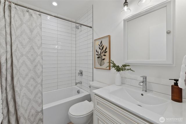 2003 82nd Avenue SE, Mercer Island, WA 98040