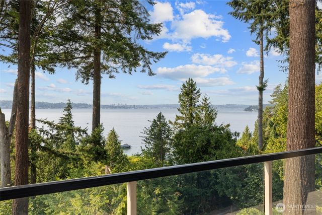2003 82nd Avenue SE, Mercer Island, WA 98040