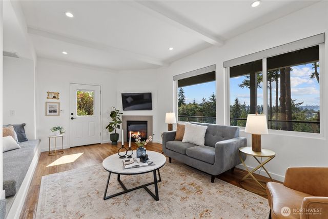 2003 82nd Avenue SE, Mercer Island, WA 98040