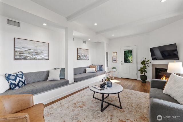 2003 82nd Avenue SE, Mercer Island, WA 98040