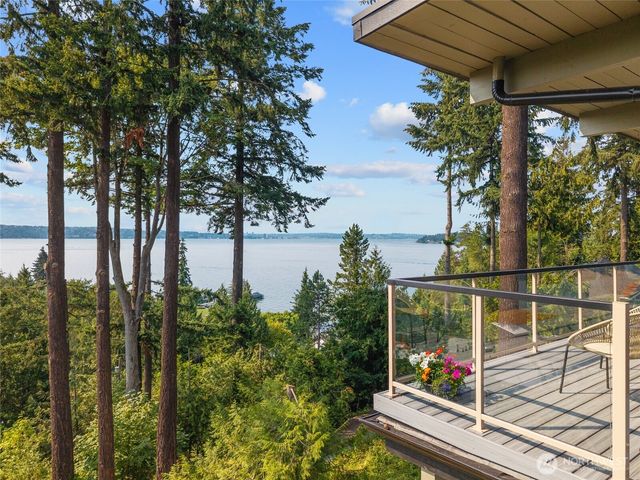 2003 82nd Avenue SE, Mercer Island, WA 98040