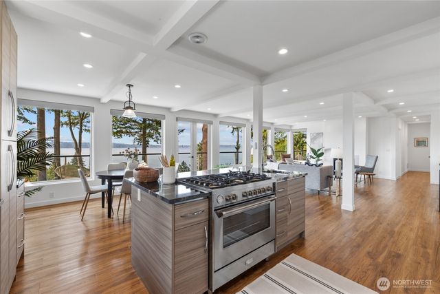 2003 82nd Avenue SE, Mercer Island, WA 98040