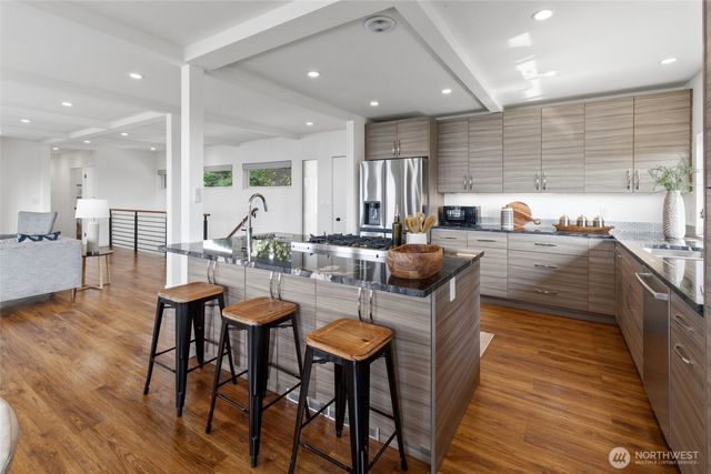 2003 82nd Avenue SE, Mercer Island, WA 98040