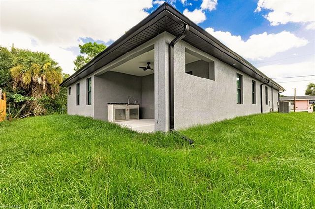 2983 Dunbar AVE, Fort Myers, FL 33916