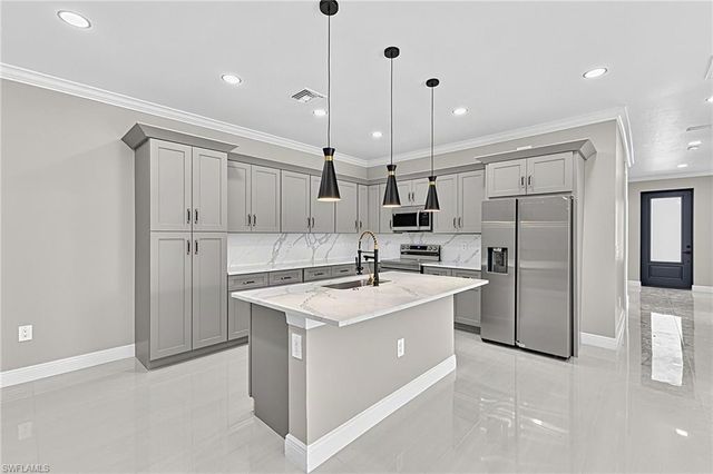 2983 Dunbar AVE, Fort Myers, FL 33916