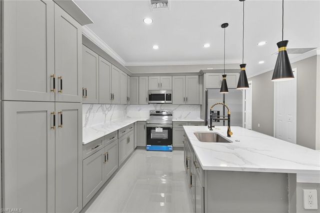 2983 Dunbar AVE, Fort Myers, FL 33916