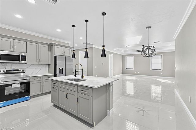 2983 Dunbar AVE, Fort Myers, FL 33916