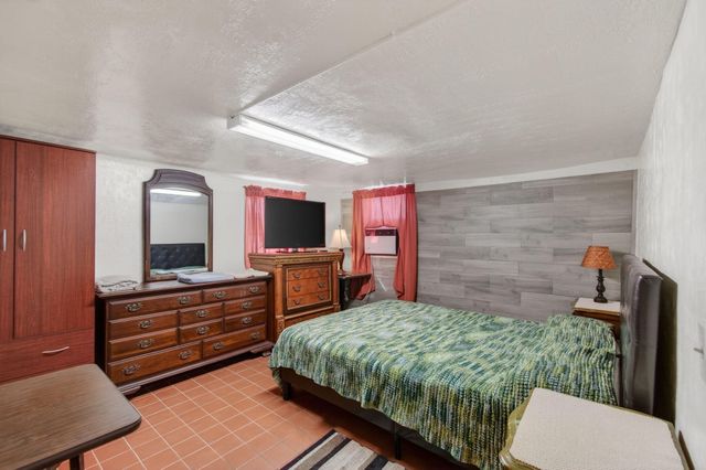 704 N Dixie Highway, Lantana, FL 33462