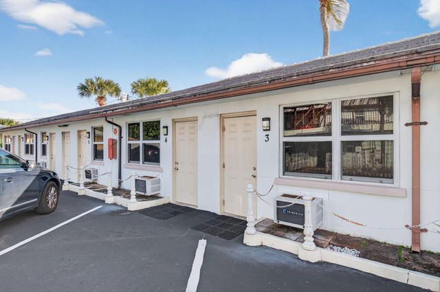 704 N Dixie Highway, Lantana, FL 33462