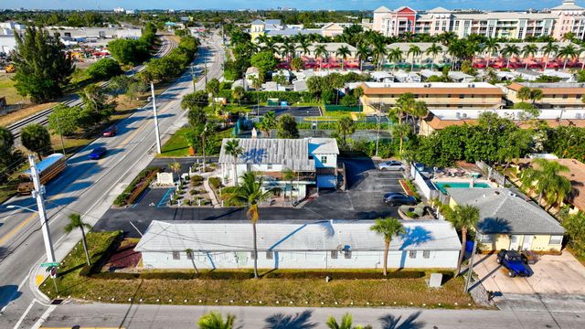 704 N Dixie Highway, Lantana, FL 33462