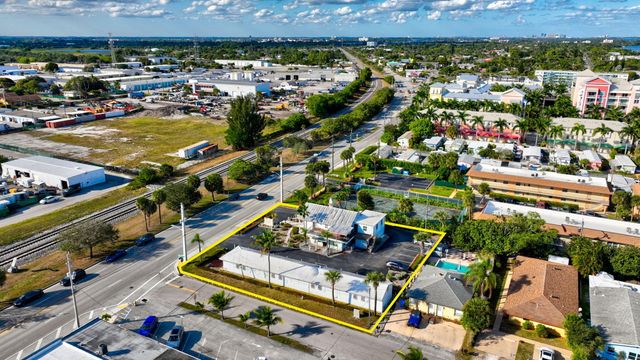704 N Dixie Highway, Lantana, FL 33462