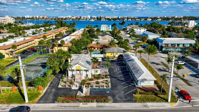 704 N Dixie Highway, Lantana, FL 33462