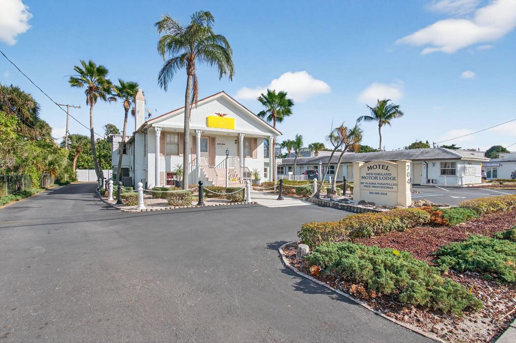 704 N Dixie Highway, Lantana, FL 33462