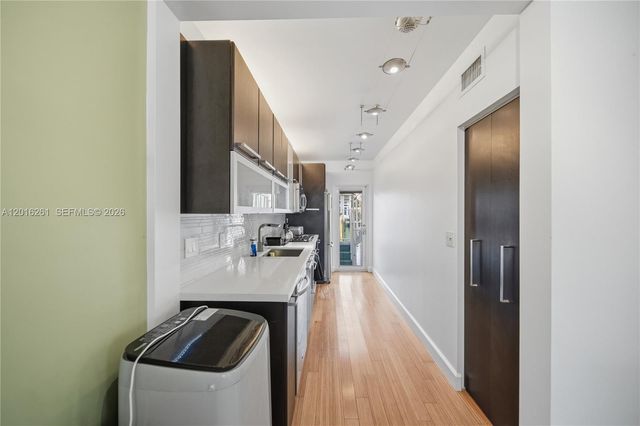 7207 Bay Dr 21, Miami Beach, FL 33141