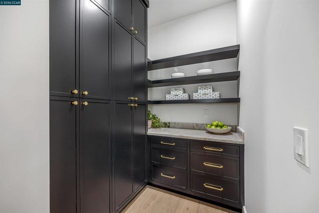 1570 Rancho View Dr, Lafayette, CA 94549