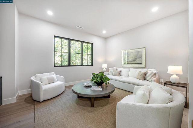 1570 Rancho View Dr, Lafayette, CA 94549