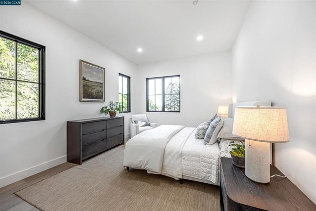 1570 Rancho View Dr, Lafayette, CA 94549