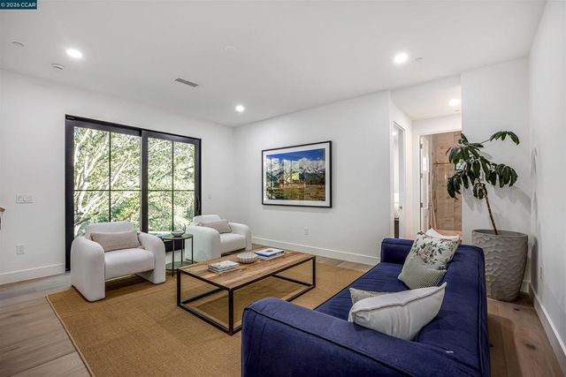 1570 Rancho View Dr, Lafayette, CA 94549