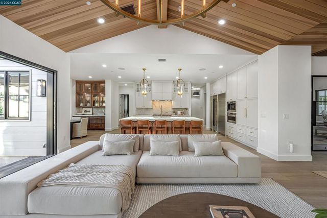 1570 Rancho View Dr, Lafayette, CA 94549