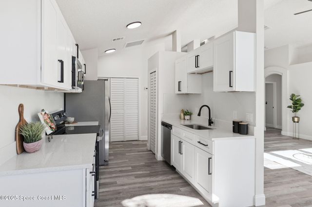 2300 Rhinehart Road SE, Palm Bay, FL 32909