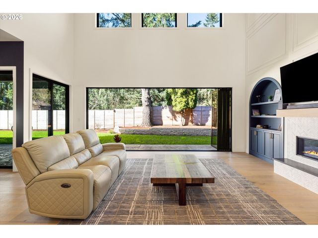 19151 MARLIN Ct, Lake Oswego, OR 97035