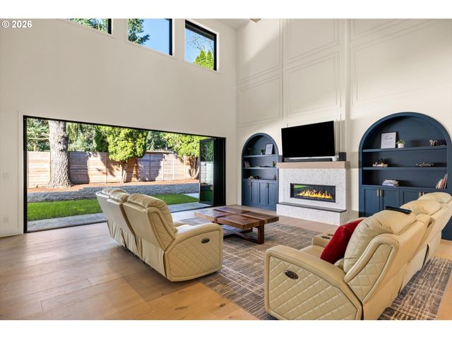 19151 MARLIN Ct, Lake Oswego, OR 97035